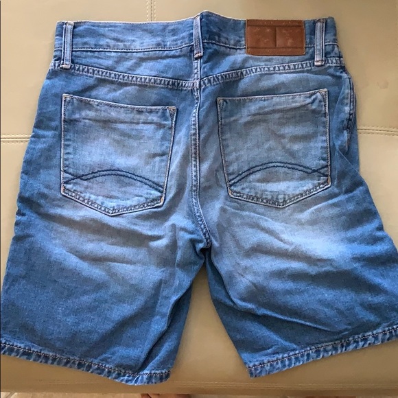 Tommy Hilfiger men’s jean shorts - Picture 2 of 2